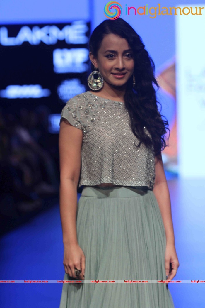 Lakme Fashion Week Winter Festive 2016 Ridhi Mehra Event hd photo
