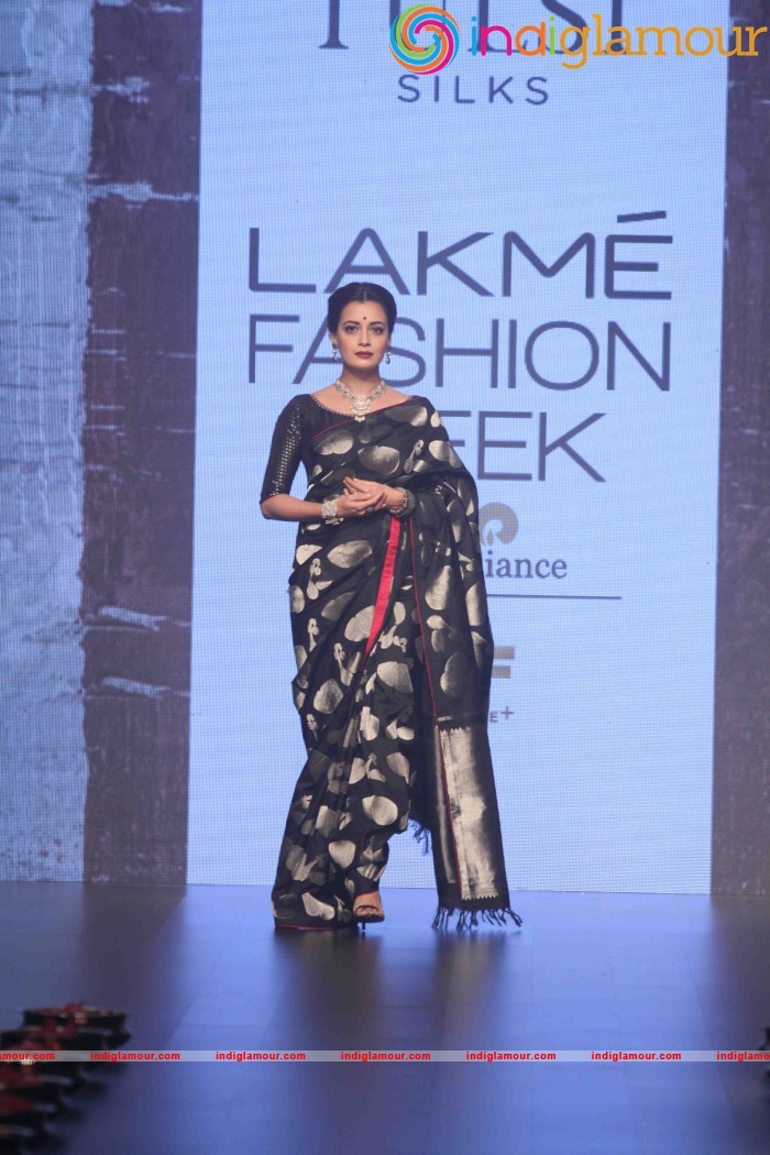 Lakme Fashion Week Winter Festive 2016 Santosh Parekh Event hd photo