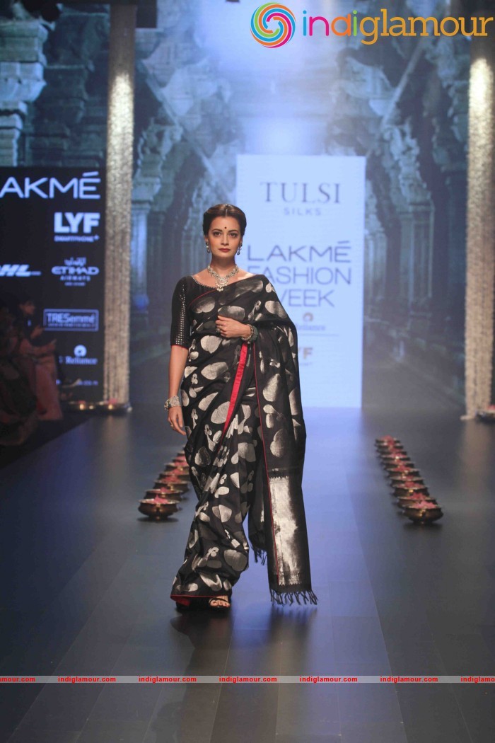 Lakme Fashion Week Winter Festive 2016 Santosh Parekh Event hd photo
