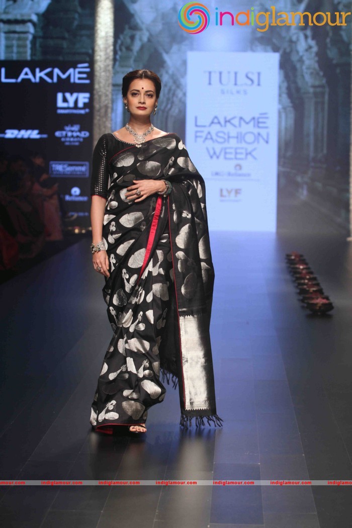 Lakme Fashion Week Winter Festive 2016 Santosh Parekh Event hd photo