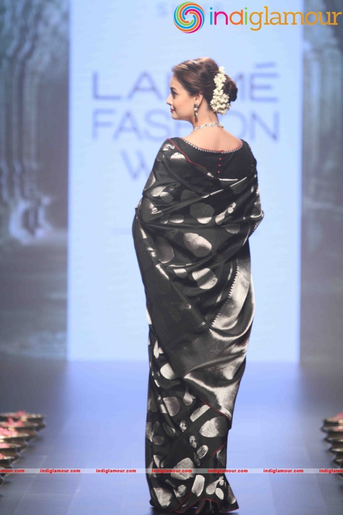 Lakme Fashion Week Winter Festive 2016 Santosh Parekh Event hd photo