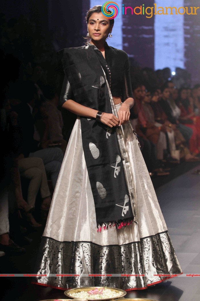 Lakme Fashion Week Winter Festive 2016 Santosh Parekh Event hd photo