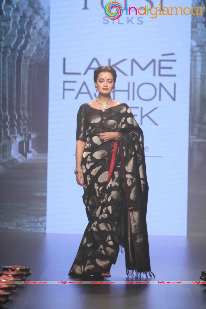 Lakme Fashion Week Winter Festive 2016 Santosh Parekh Event hd photo