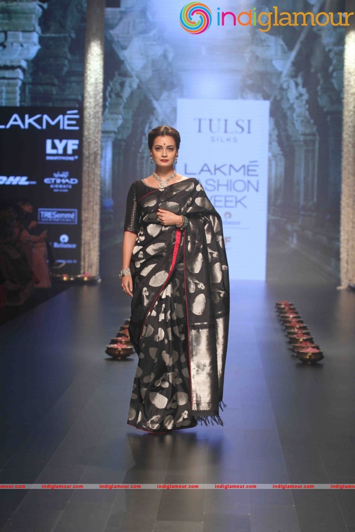 Lakme Fashion Week Winter Festive 2016 Santosh Parekh Event hd photo