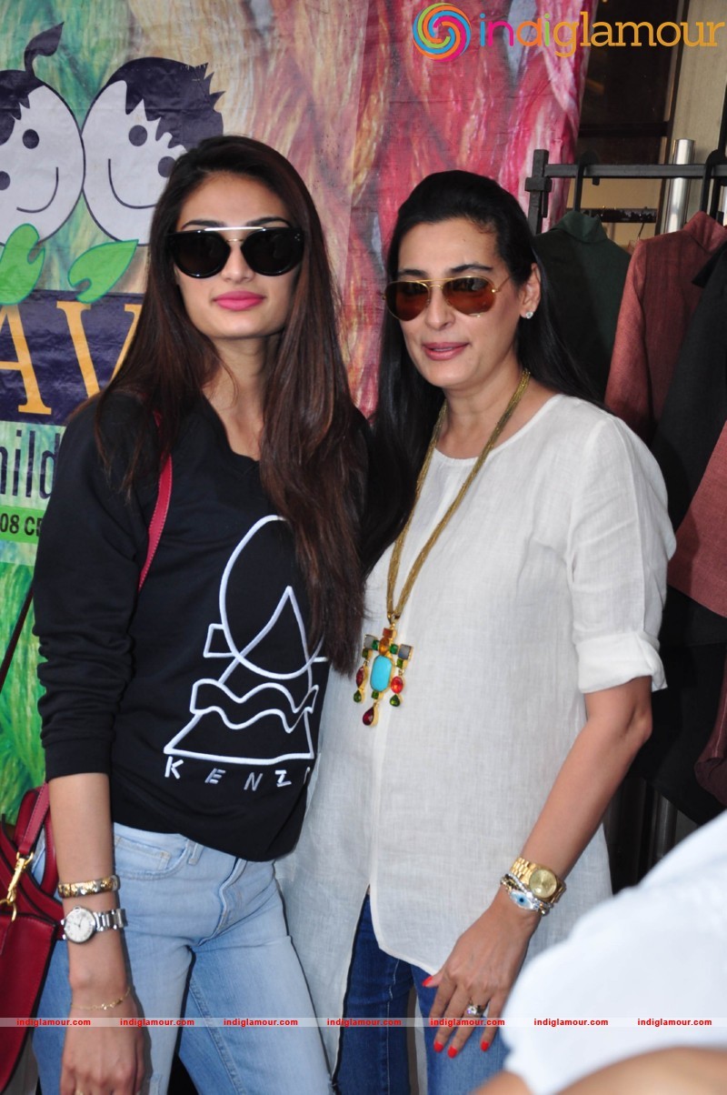 Bollywood Celebs At Mana Shetty's Fund Raiser Event Event hd photo