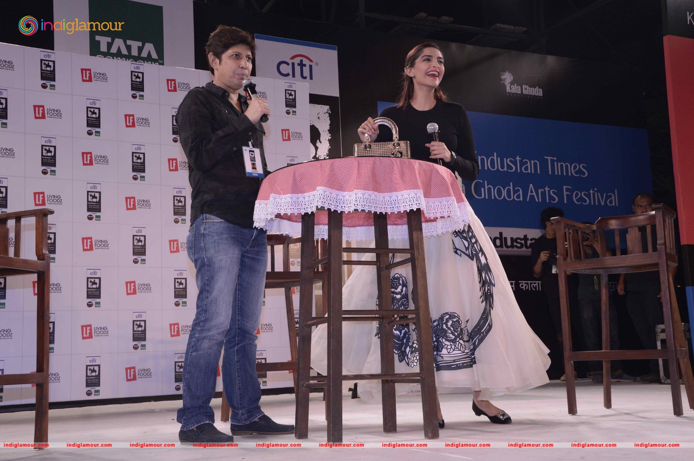 Sonam Kapoor Attends Kala Ghoda Arts Festival 2016 Event hd photo