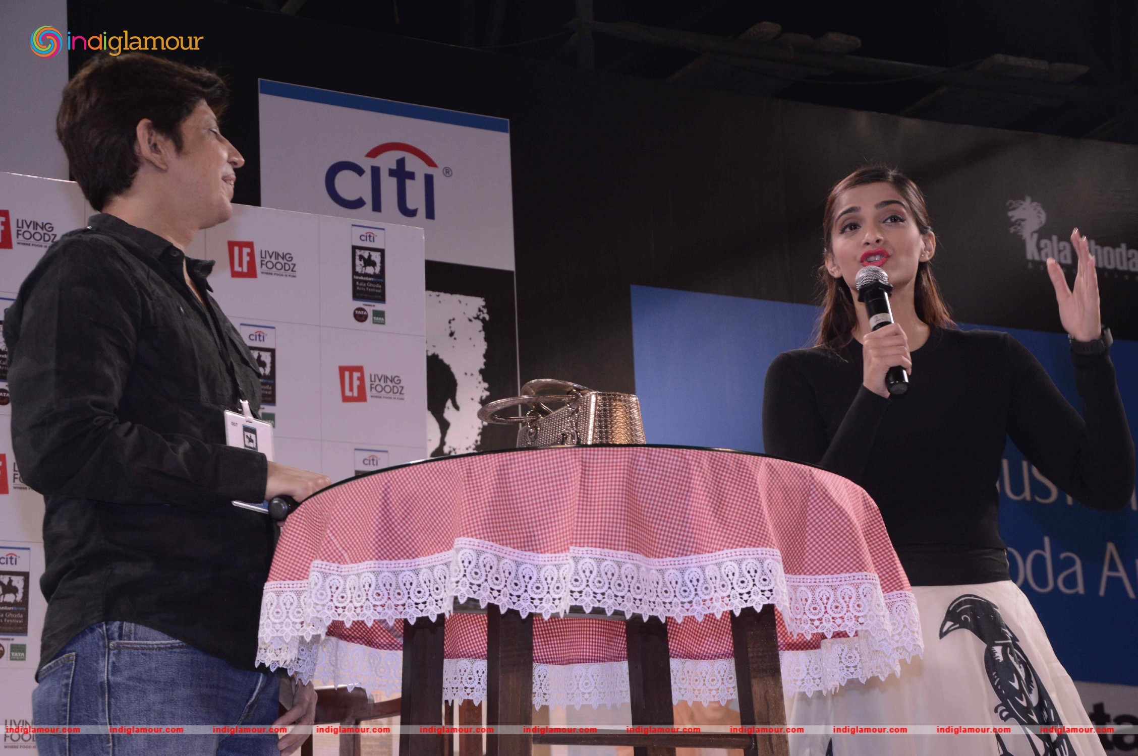 Sonam Kapoor Attends Kala Ghoda Arts Festival 2016 Event hd photo