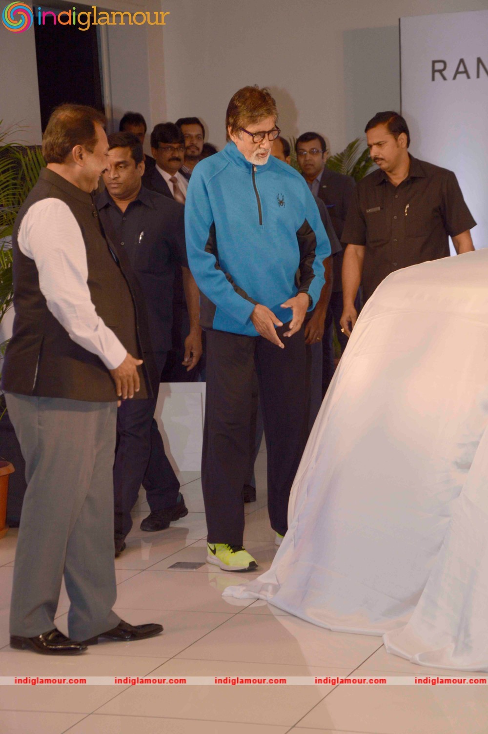 Amitabh Bachchan Attends Delivery Ceremony of Range Rover Event hd photo