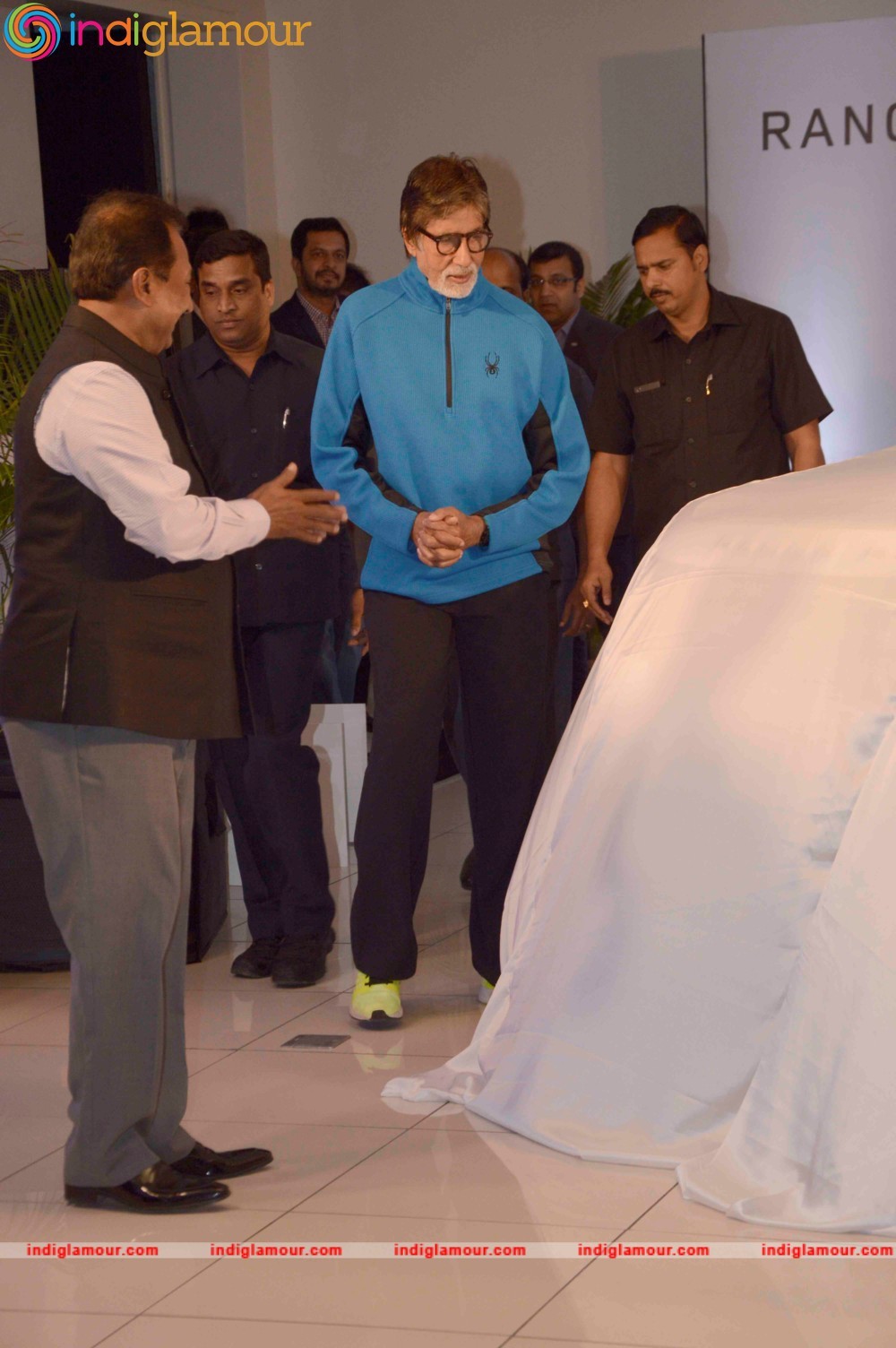 Amitabh Bachchan Attends Delivery Ceremony of Range Rover Event hd photo
