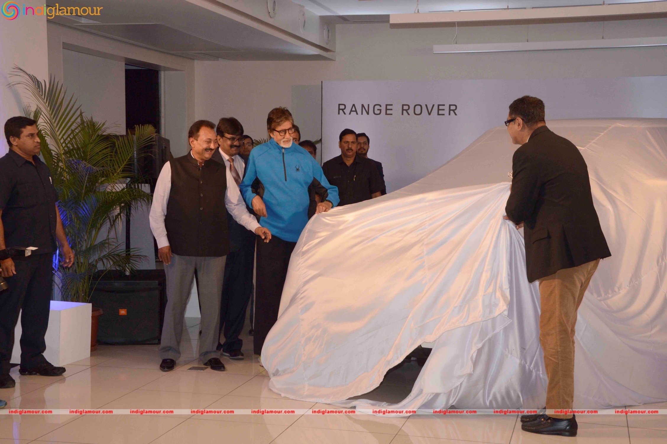Amitabh Bachchan Attends Delivery Ceremony of Range Rover Event hd photo