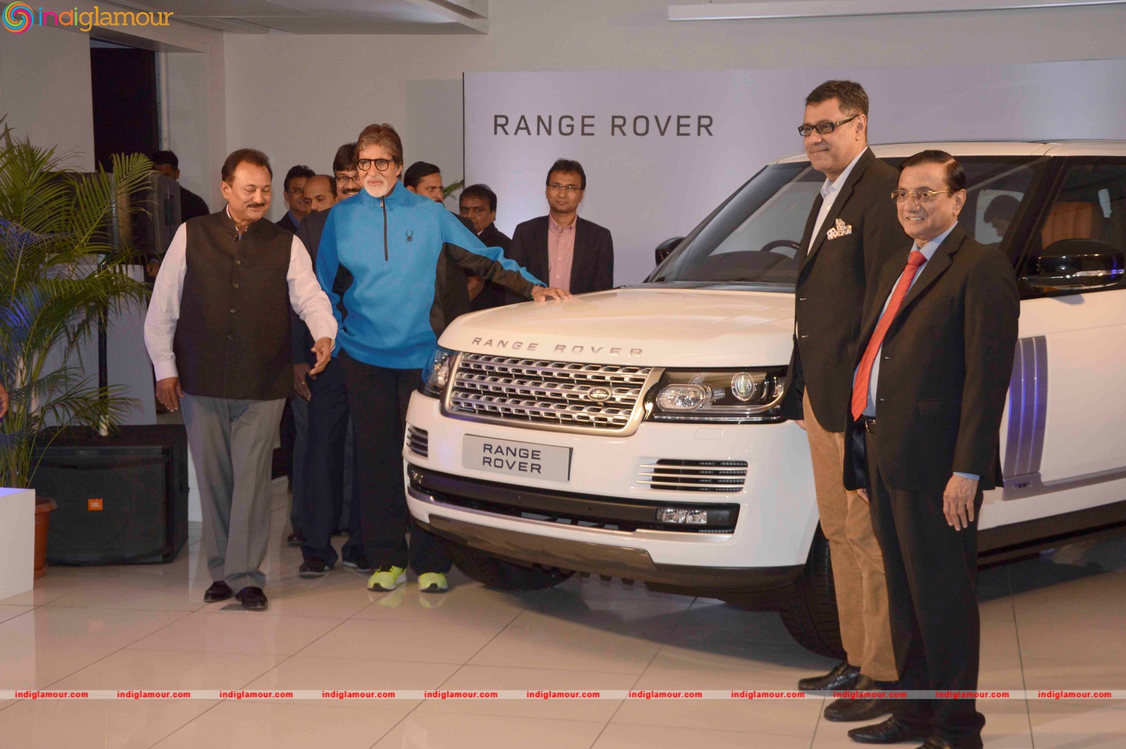 Amitabh Bachchan Attends Delivery Ceremony of Range Rover Event hd photo