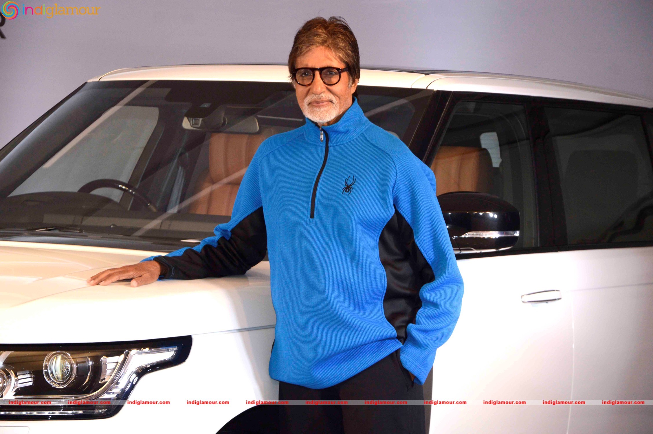 Amitabh Bachchan Attends Delivery Ceremony of Range Rover Event hd photo