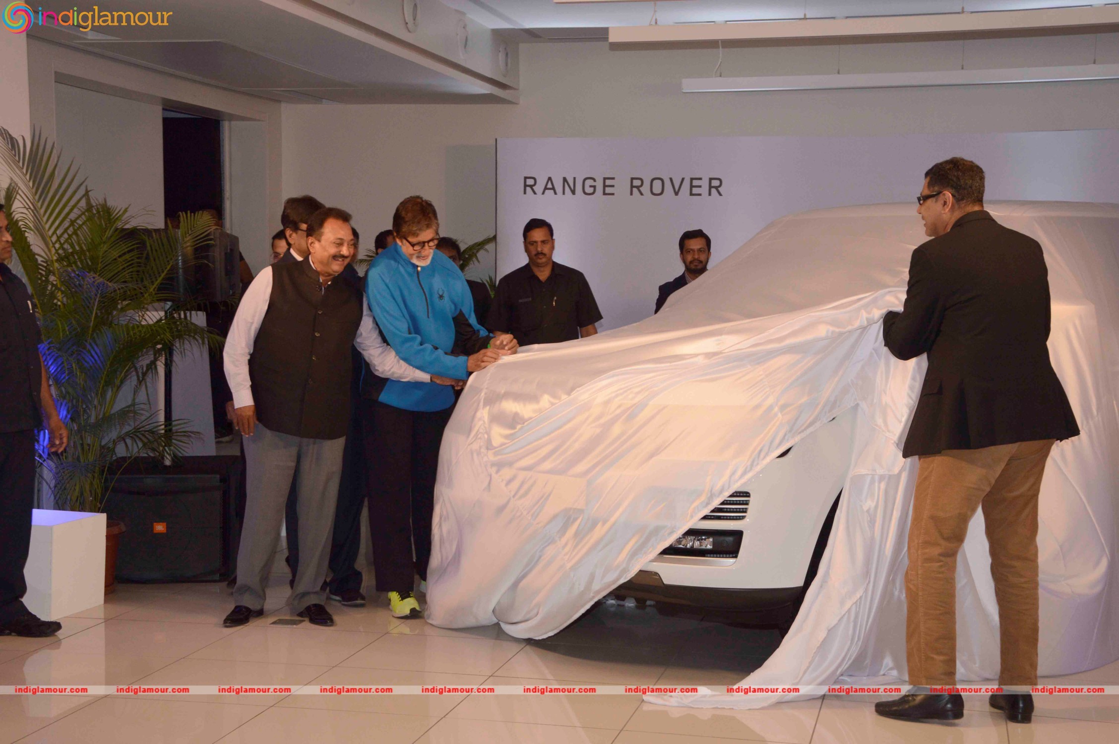 Amitabh Bachchan Attends Delivery Ceremony of Range Rover Event hd photo