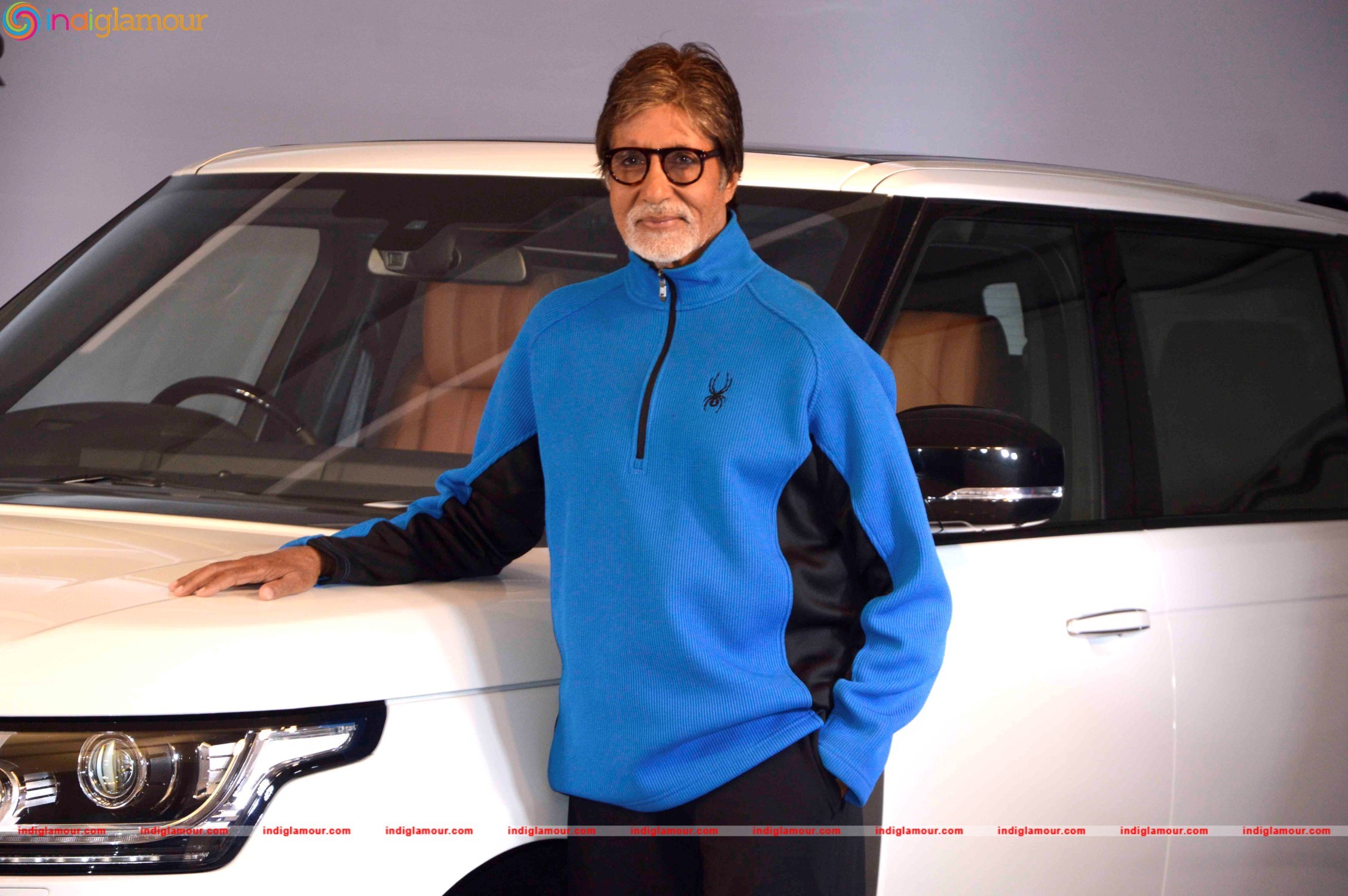 Amitabh Bachchan Attends Delivery Ceremony of Range Rover Event hd photo