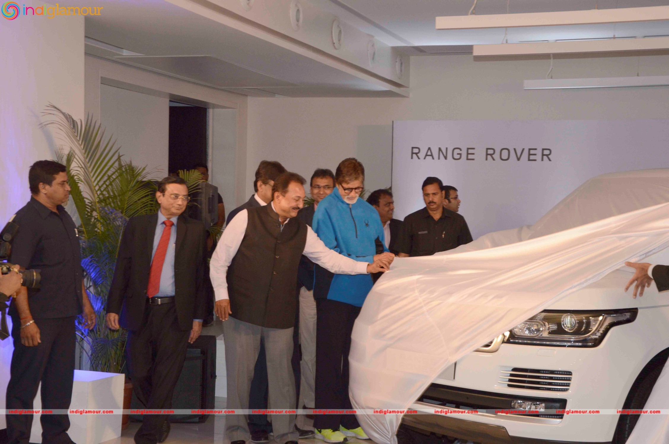 Amitabh Bachchan Attends Delivery Ceremony of Range Rover Event hd photo