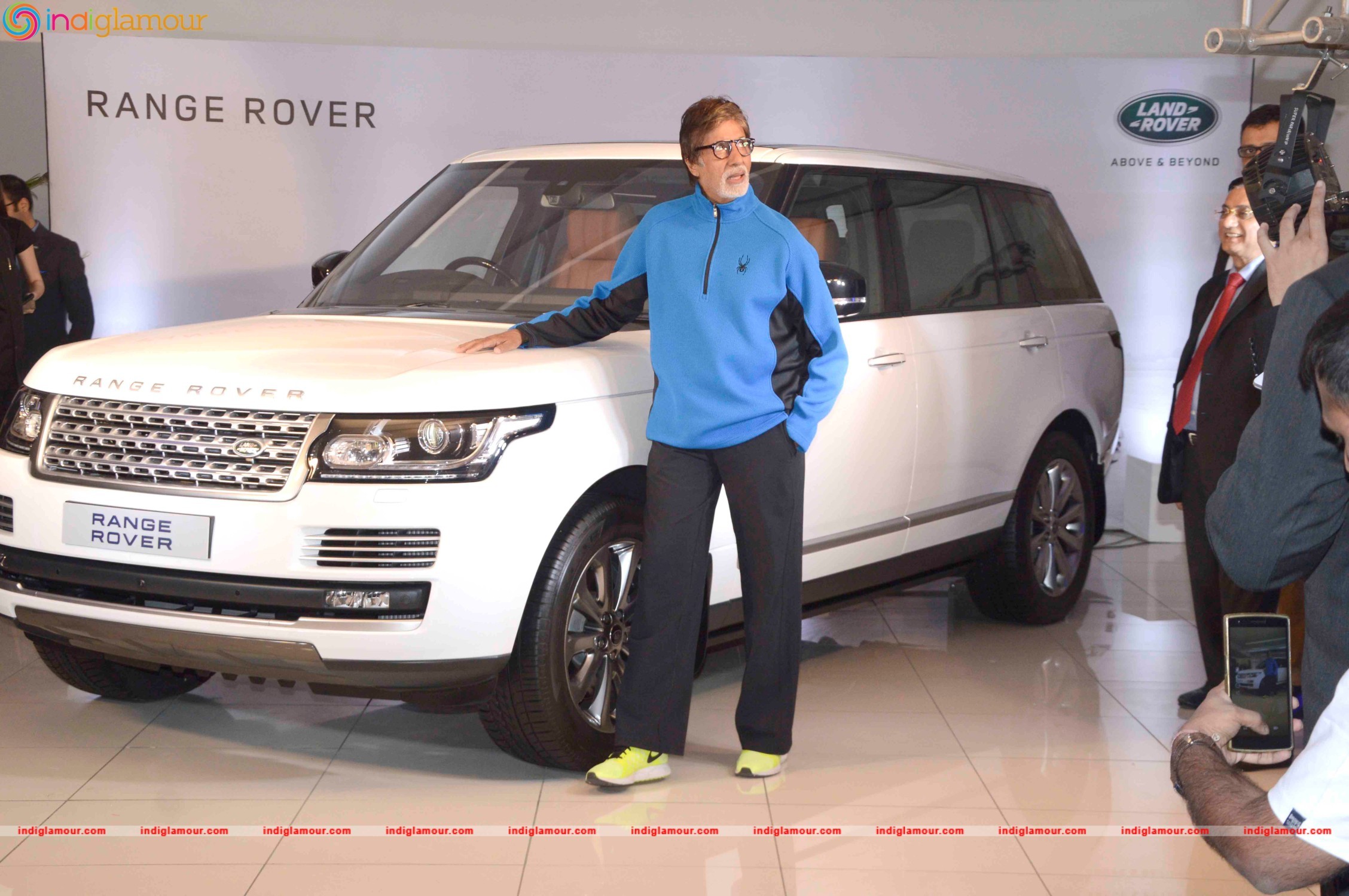 Amitabh Bachchan Attends Delivery Ceremony of Range Rover Event hd photo