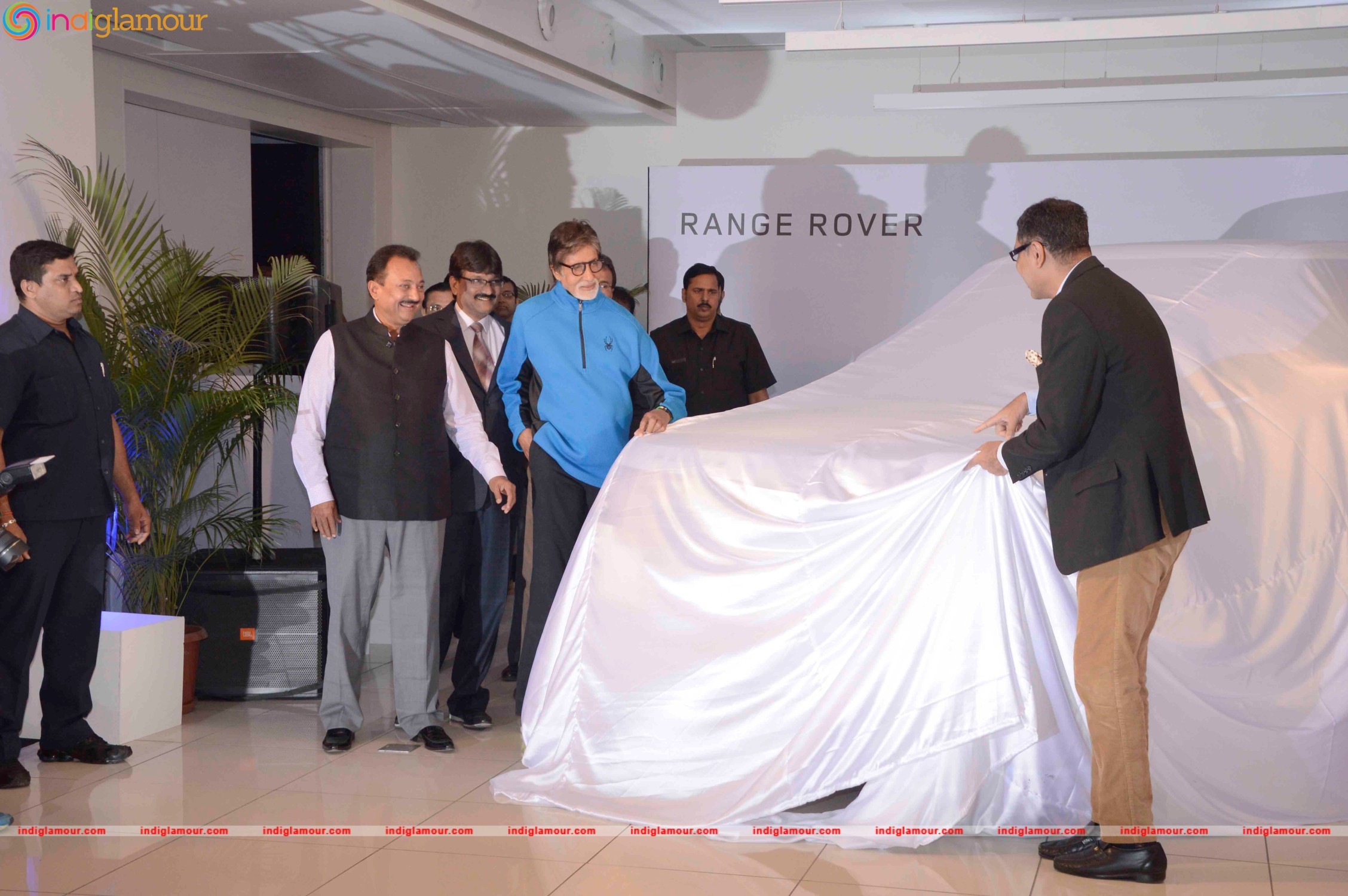 Amitabh Bachchan Attends Delivery Ceremony of Range Rover Event hd photo