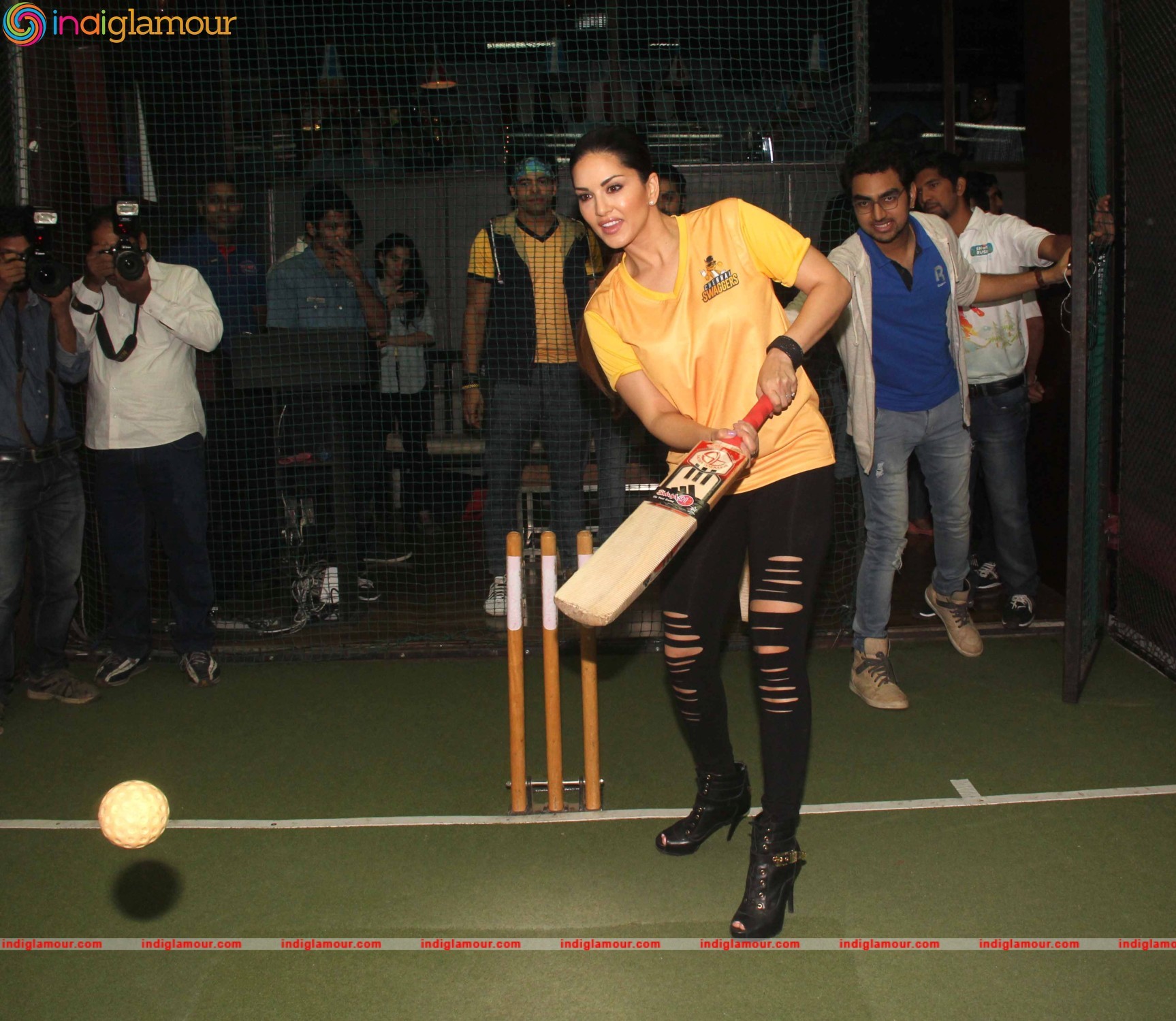 Sunny Leone Unveiled her Swag Squad the Chennai Swaggers at Smaaash Event hd photo