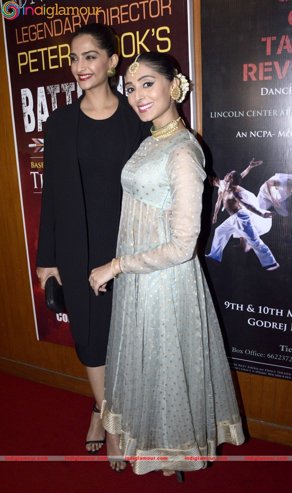 Pernia Qureshi Classical Dancer Performed with his Guru Padma Bhushan Kumudini Lakhia Event hd photo