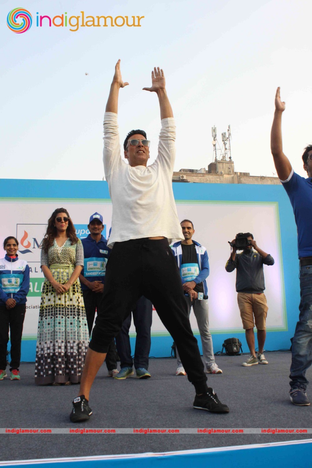 Akshay Kumar and Nimrat Kaur at 4th Max Bupa Walk for Health Event hd photo