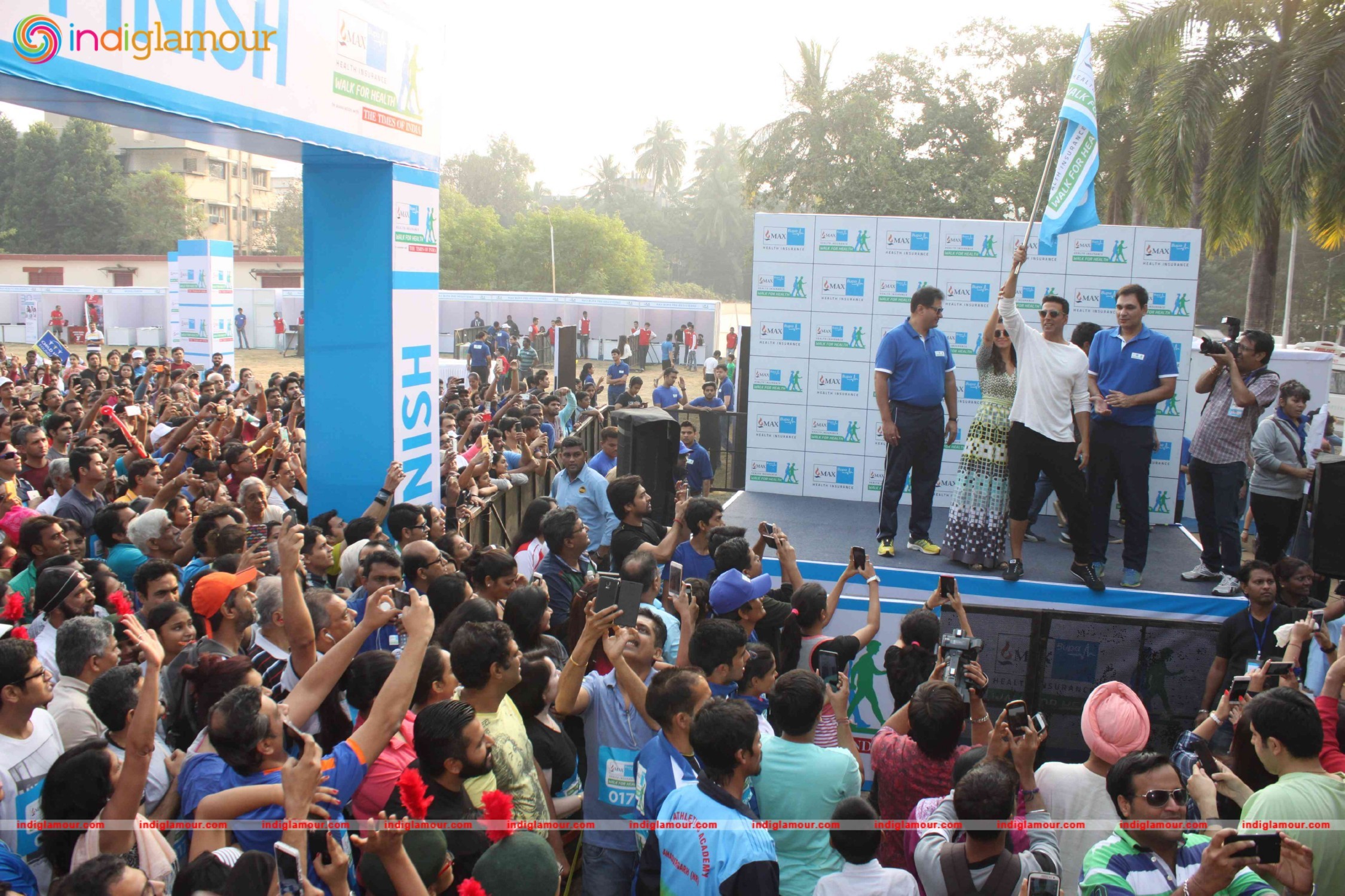 Akshay Kumar and Nimrat Kaur at 4th Max Bupa Walk for Health Event hd photo