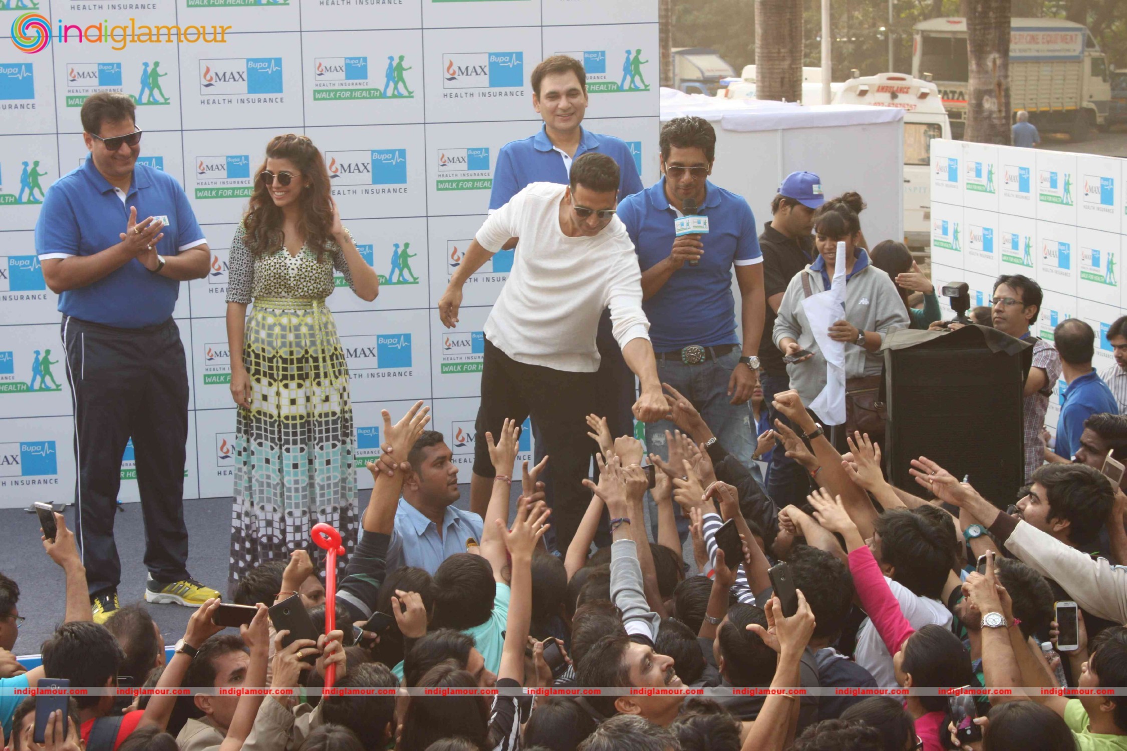 Akshay Kumar and Nimrat Kaur at 4th Max Bupa Walk for Health Event hd photo
