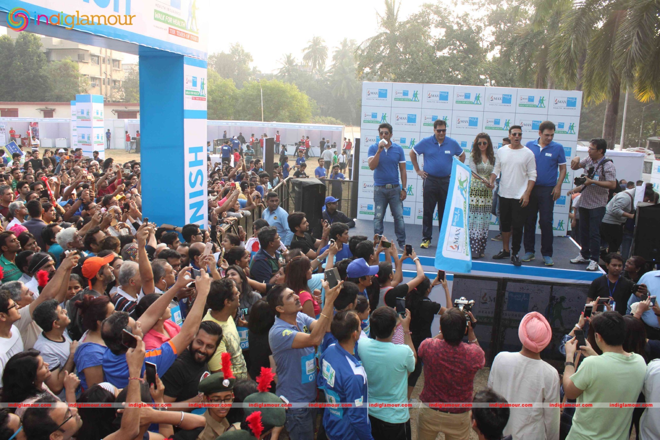Akshay Kumar and Nimrat Kaur at 4th Max Bupa Walk for Health Event hd photo
