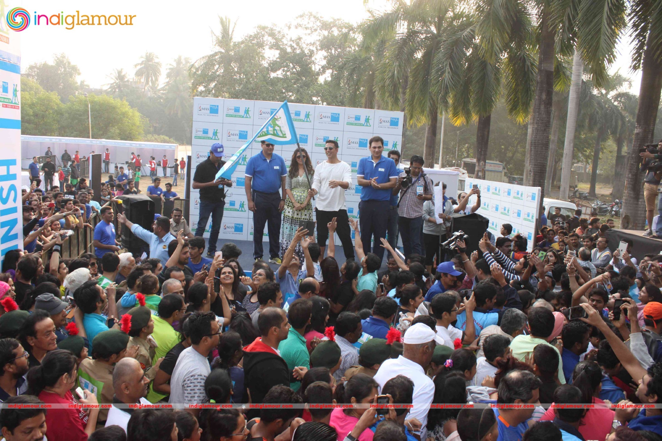 Akshay Kumar and Nimrat Kaur at 4th Max Bupa Walk for Health Event hd photo