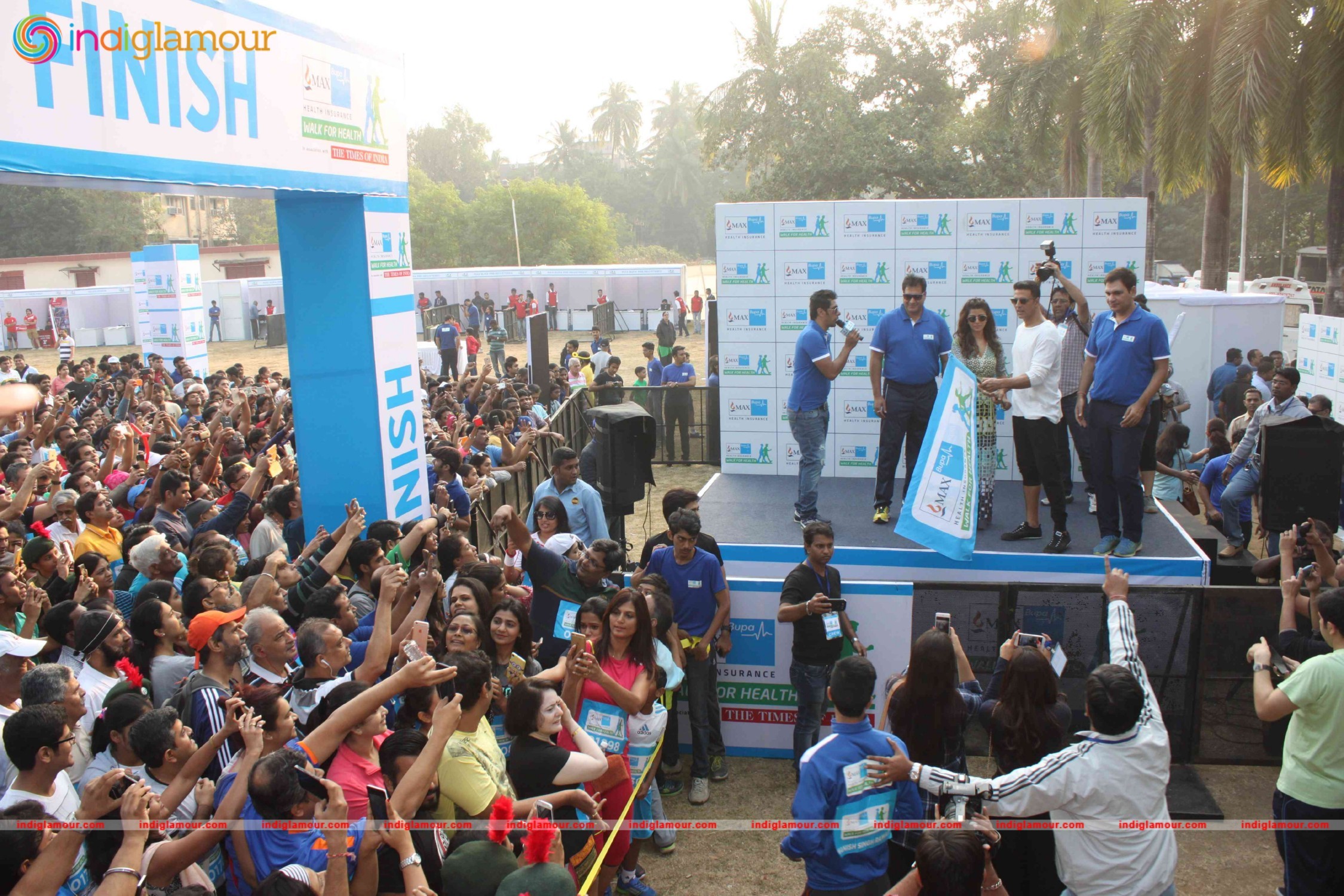 Akshay Kumar and Nimrat Kaur at 4th Max Bupa Walk for Health Event hd photo