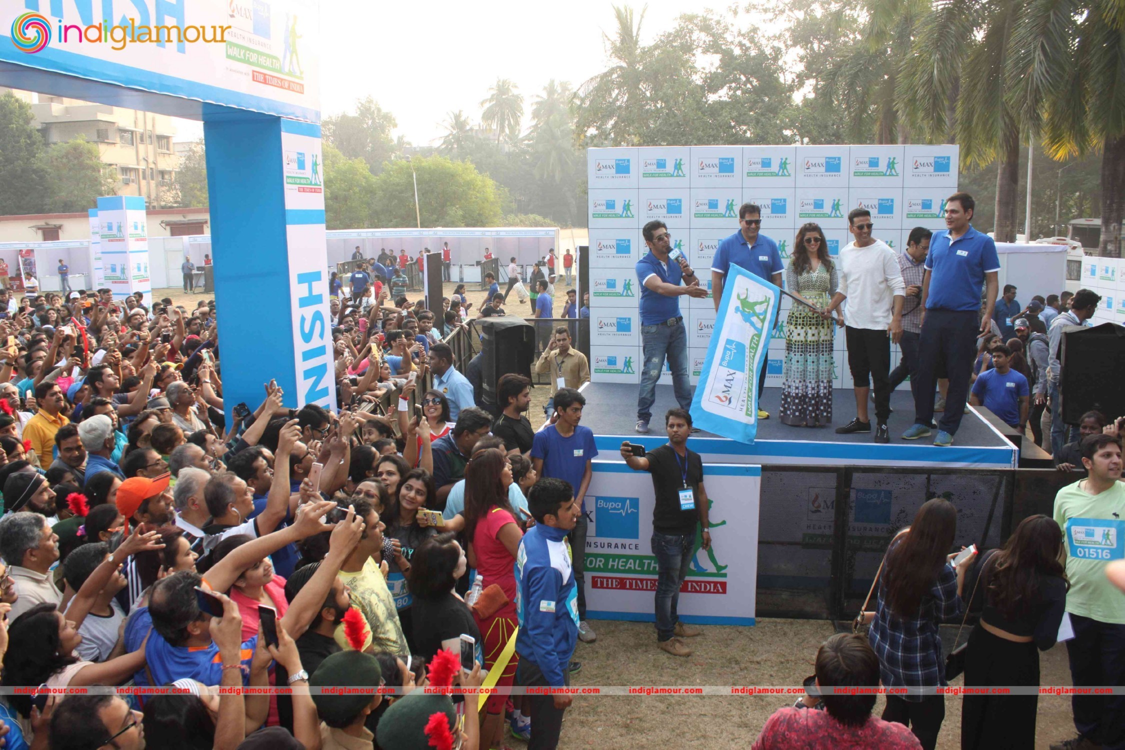 Akshay Kumar and Nimrat Kaur at 4th Max Bupa Walk for Health Event hd photo