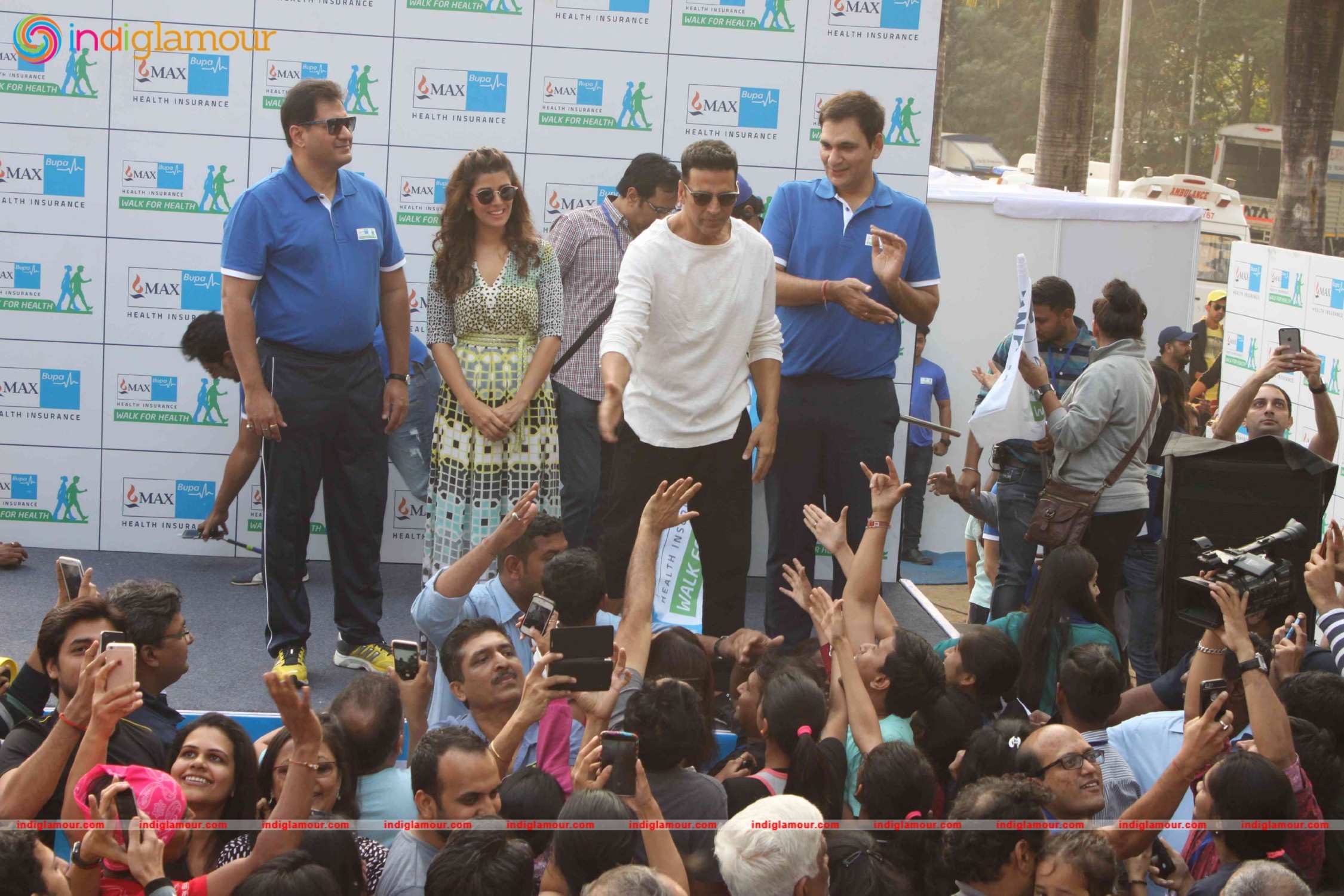 Akshay Kumar and Nimrat Kaur at 4th Max Bupa Walk for Health Event hd photo
