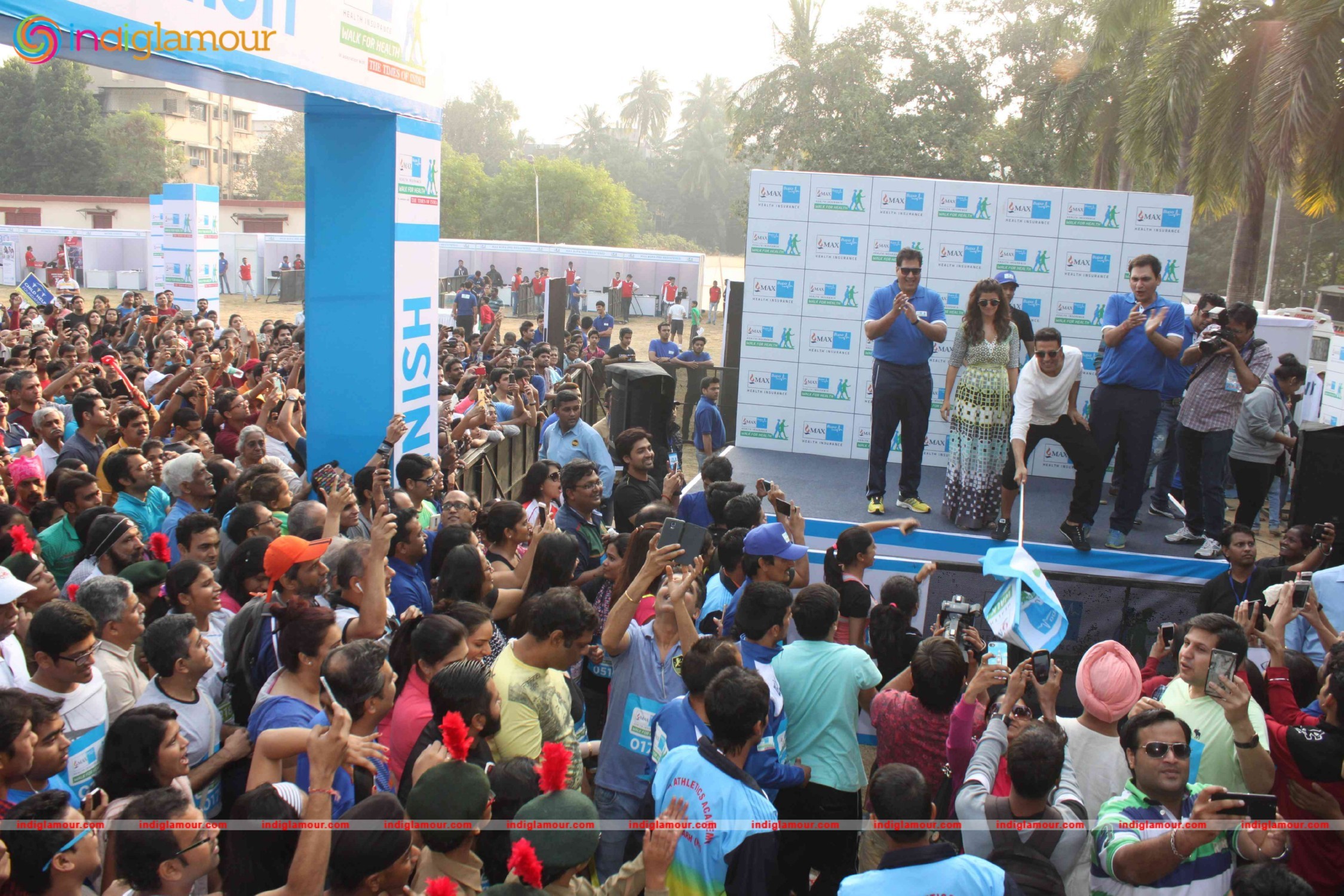 Akshay Kumar and Nimrat Kaur at 4th Max Bupa Walk for Health Event hd photo