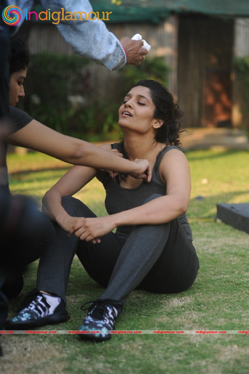Film Saala Khadoos Lead Actress Ritika Singh Introduced by R Madhavan Event hd photo