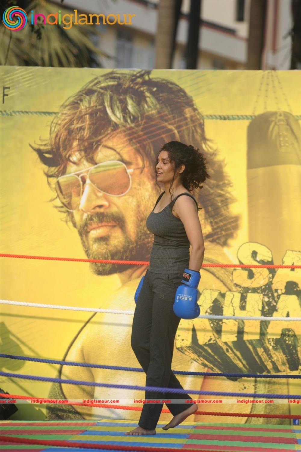Film Saala Khadoos Lead Actress Ritika Singh Introduced by R Madhavan Event hd photo