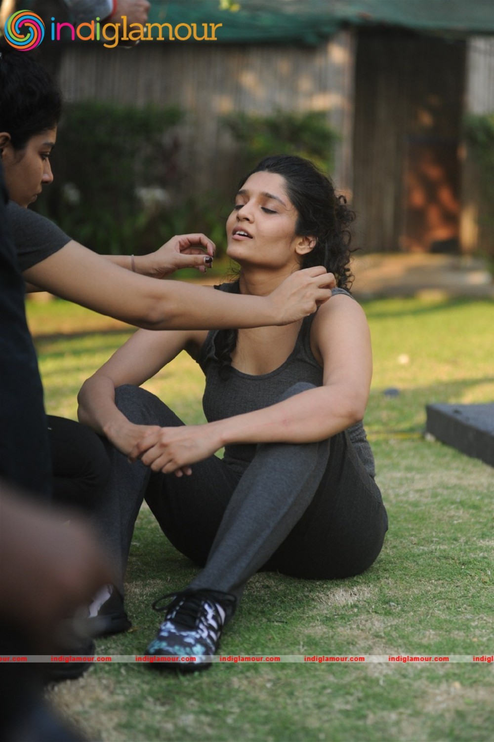 Film Saala Khadoos Lead Actress Ritika Singh Introduced by R Madhavan Event hd photo