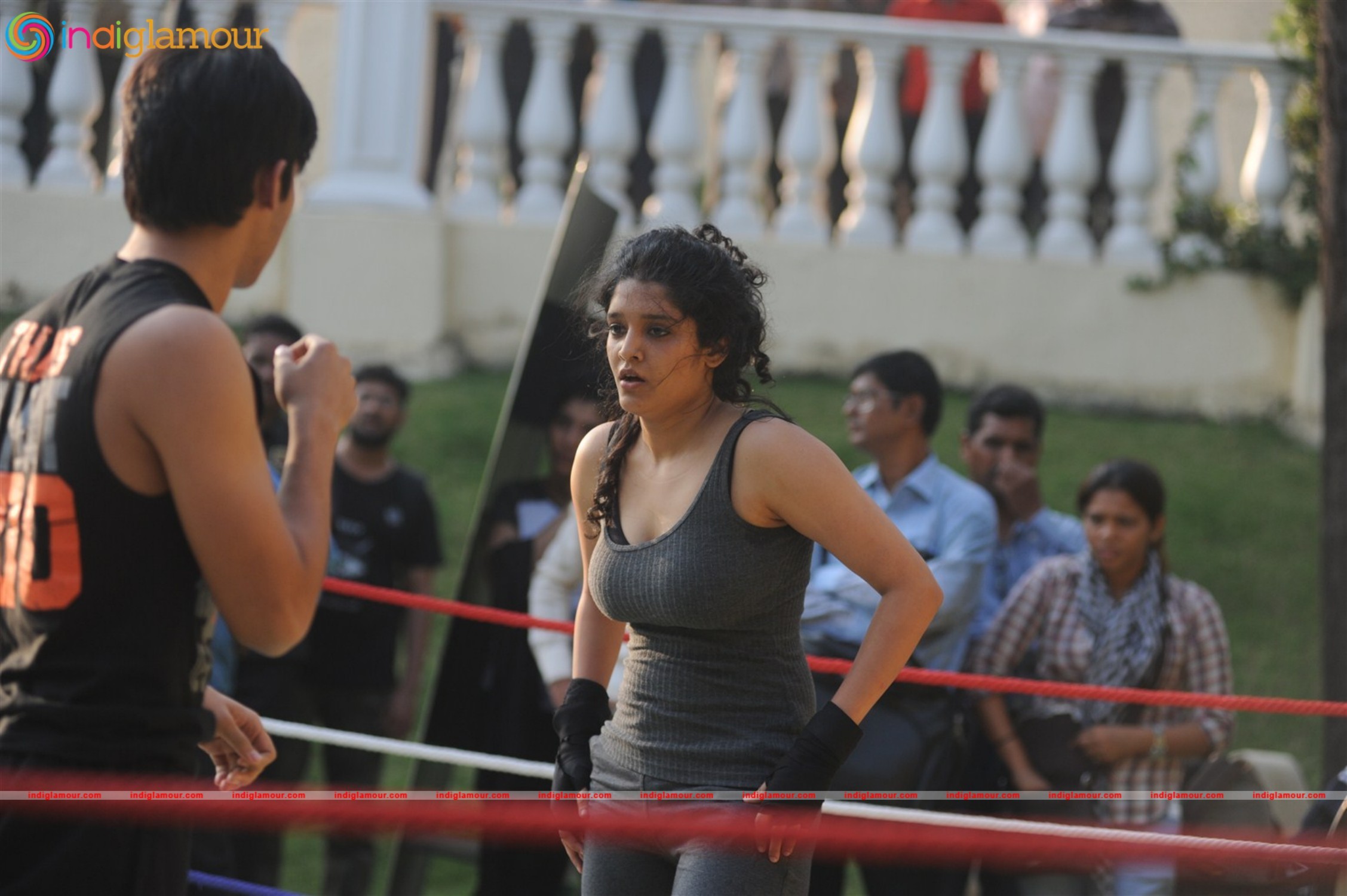 Film Saala Khadoos Lead Actress Ritika Singh Introduced by R Madhavan Event hd photo