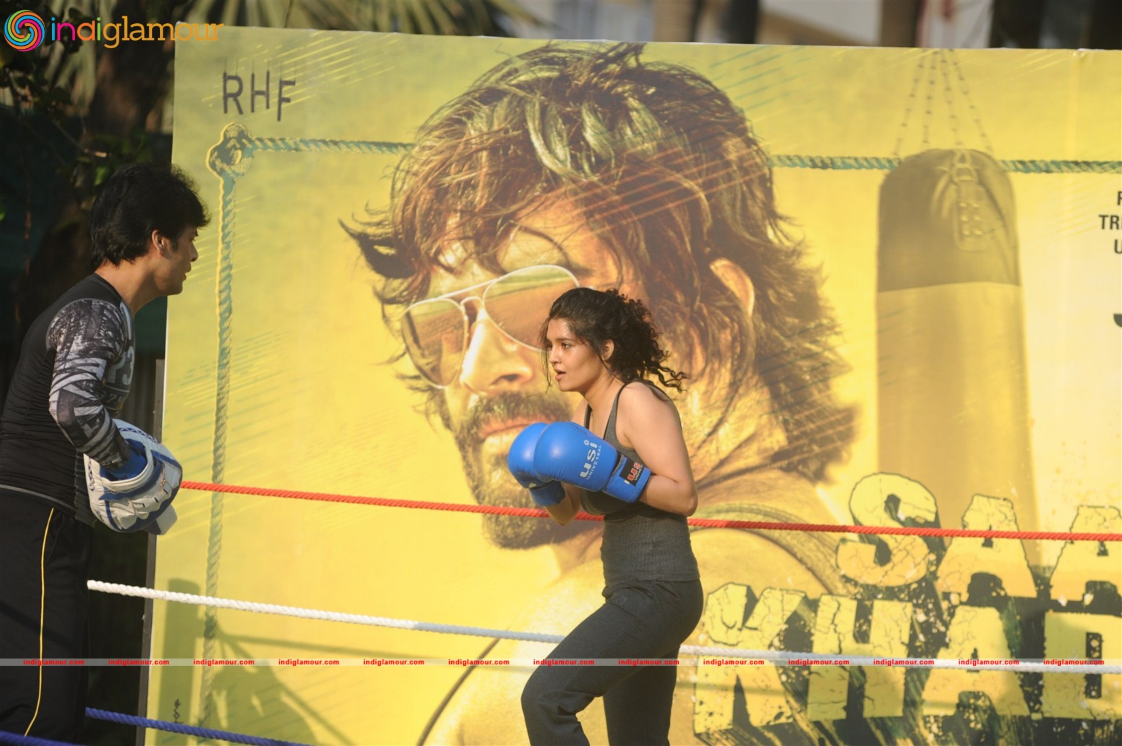 Film Saala Khadoos Lead Actress Ritika Singh Introduced by R Madhavan Event hd photo