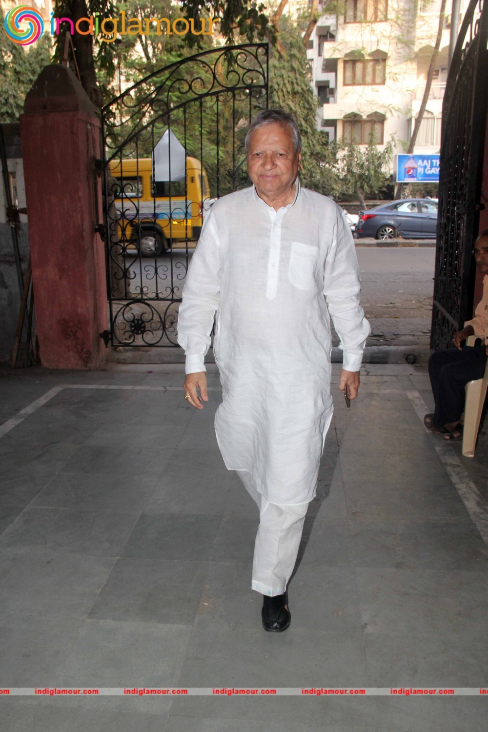 Prayer Meet of Divya Dutta Mother Event hd photo