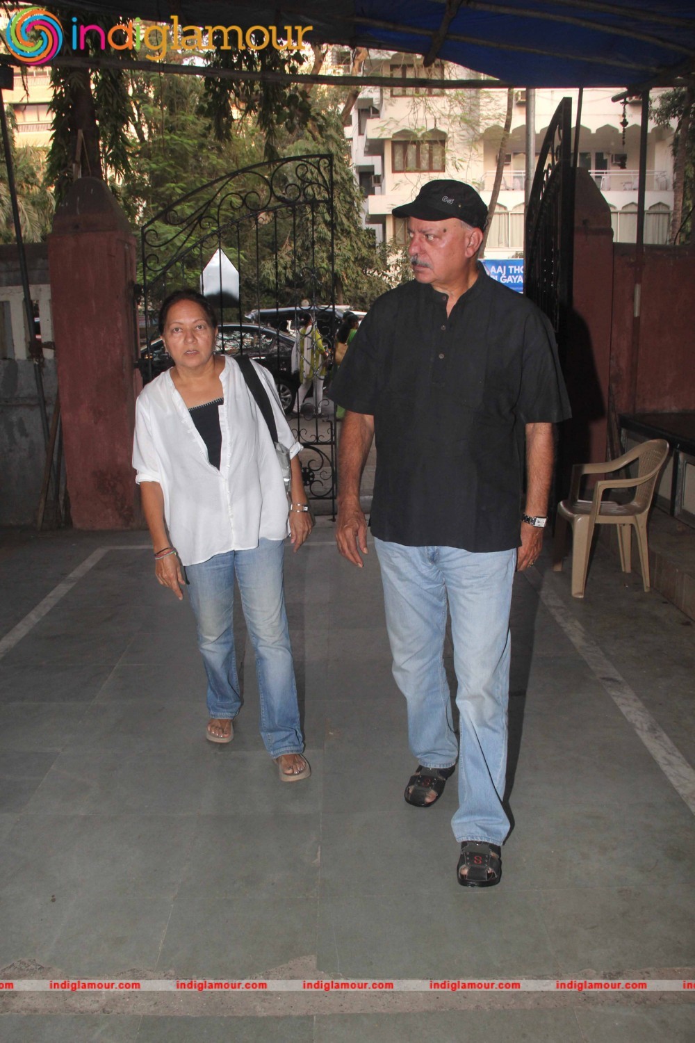 Prayer Meet of Divya Dutta Mother Event hd photo