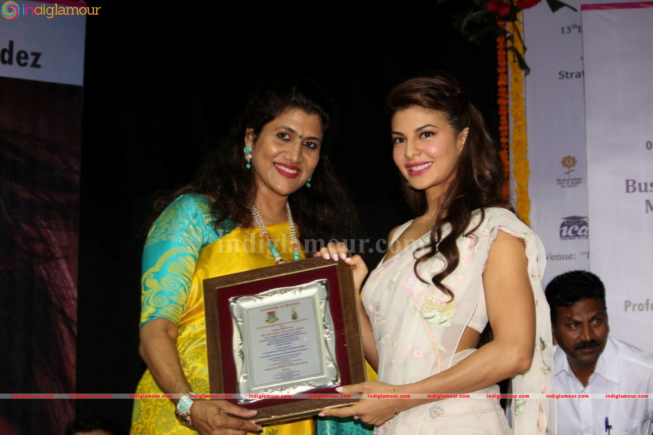 Jacqueline Fernandez Gets Felicitate At Mumbai University Event hd photo