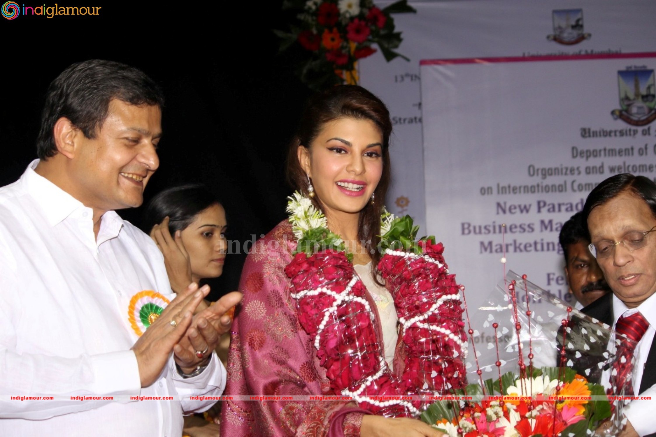 Jacqueline Fernandez Gets Felicitate At Mumbai University Event hd photo