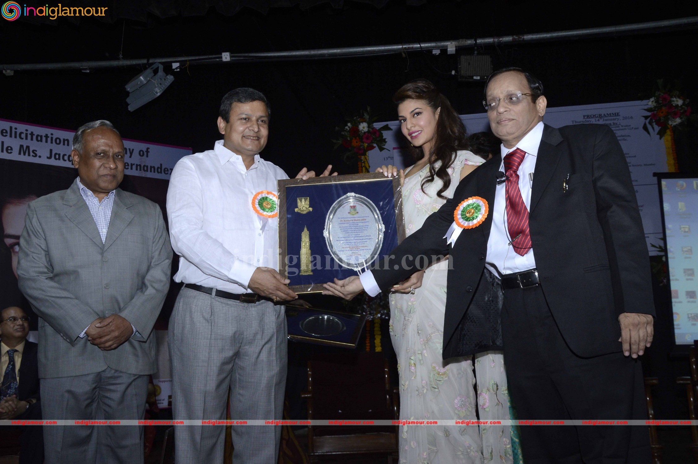 Jacqueline Fernandez Gets Felicitate At Mumbai University Event hd photo