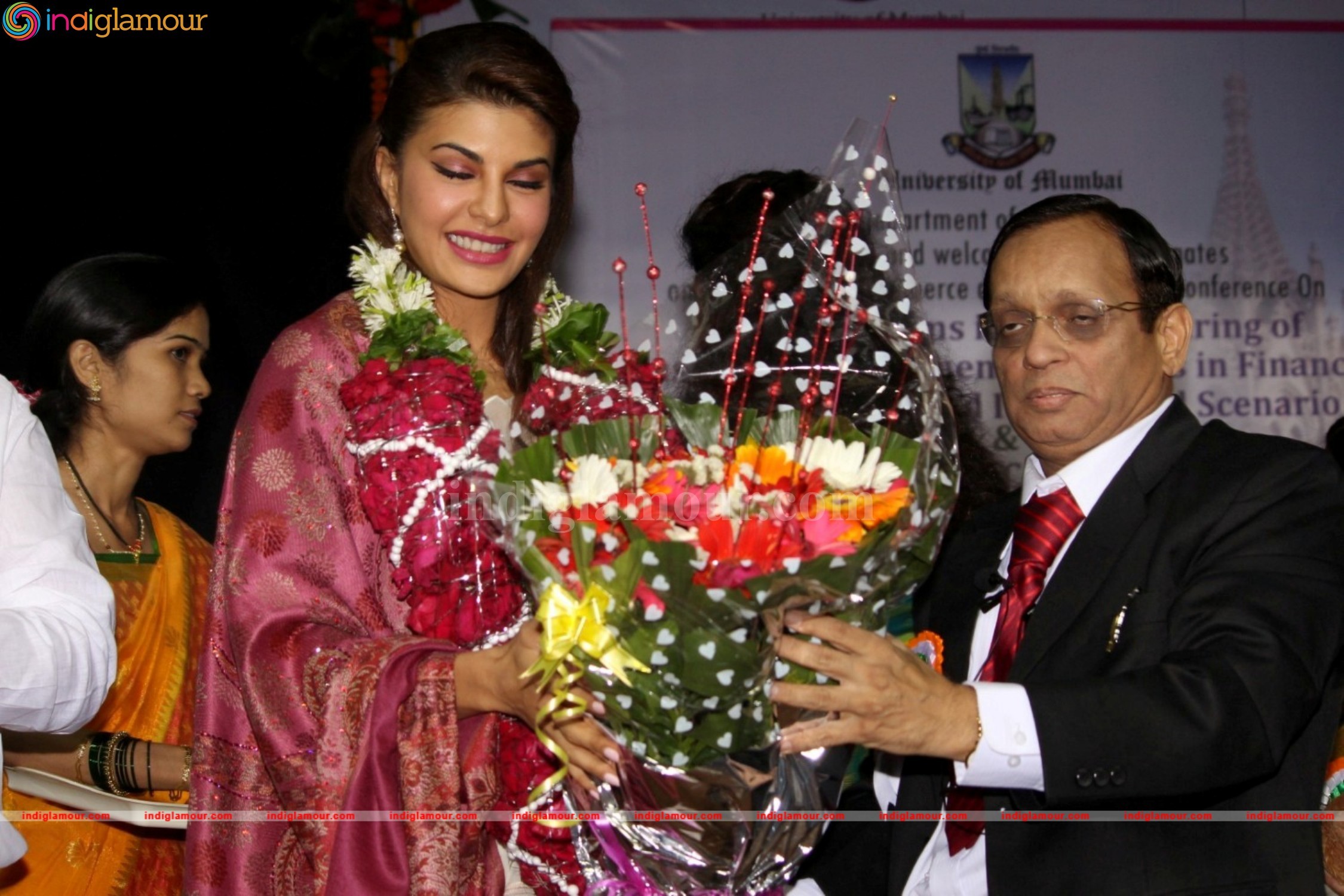 Jacqueline Fernandez Gets Felicitate At Mumbai University Event hd photo