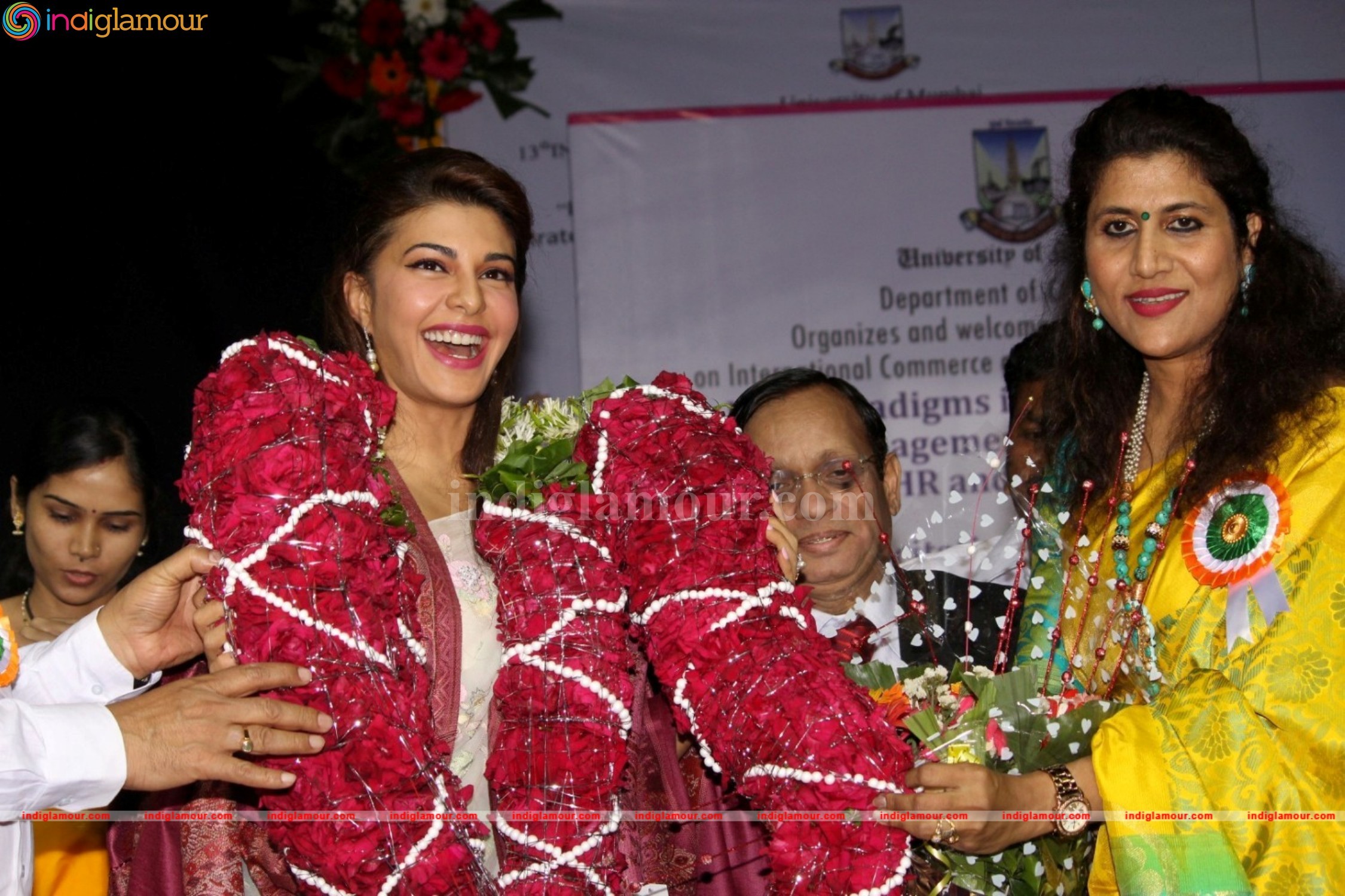 Jacqueline Fernandez Gets Felicitate At Mumbai University Event hd photo