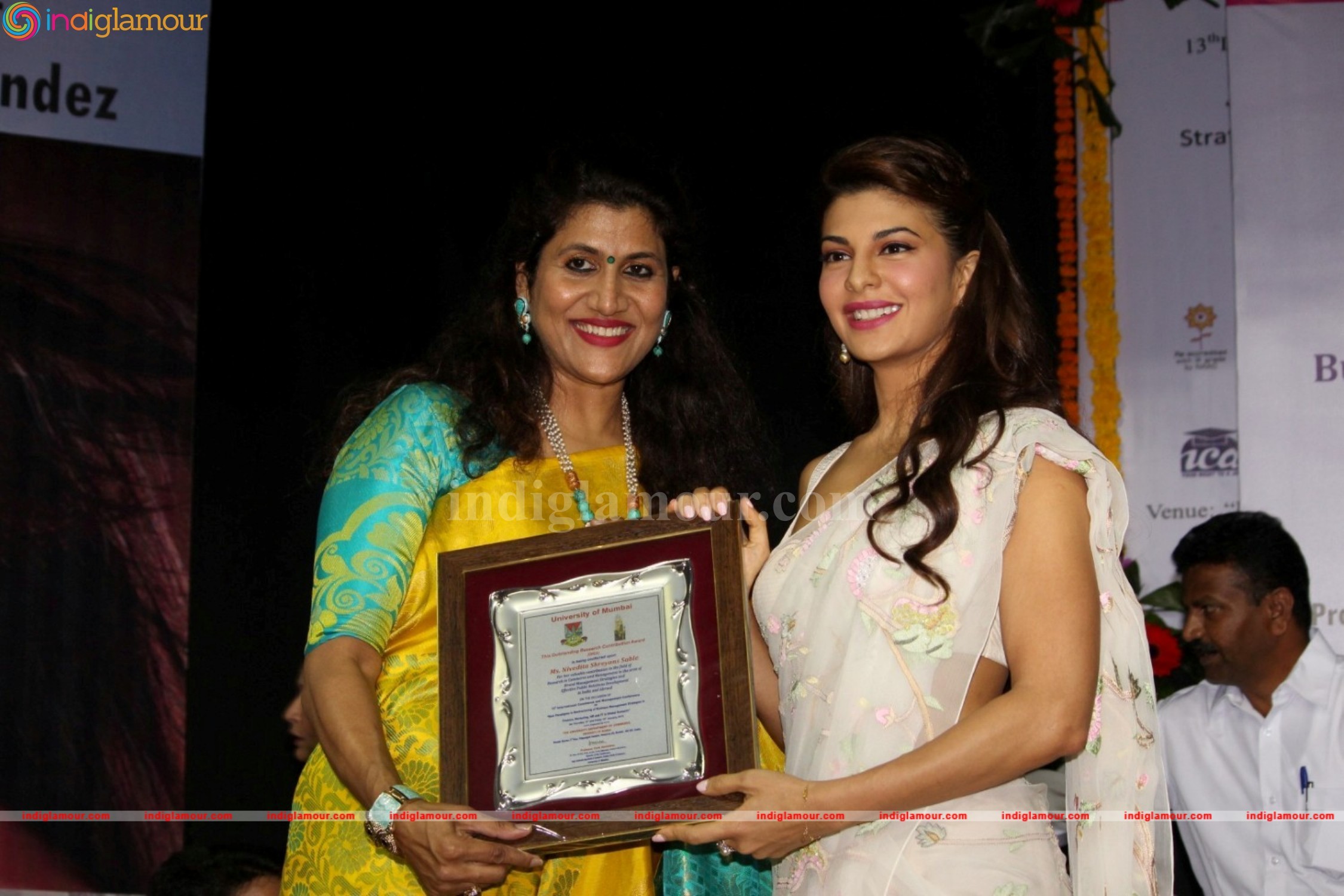 Jacqueline Fernandez Gets Felicitate At Mumbai University Event hd photo