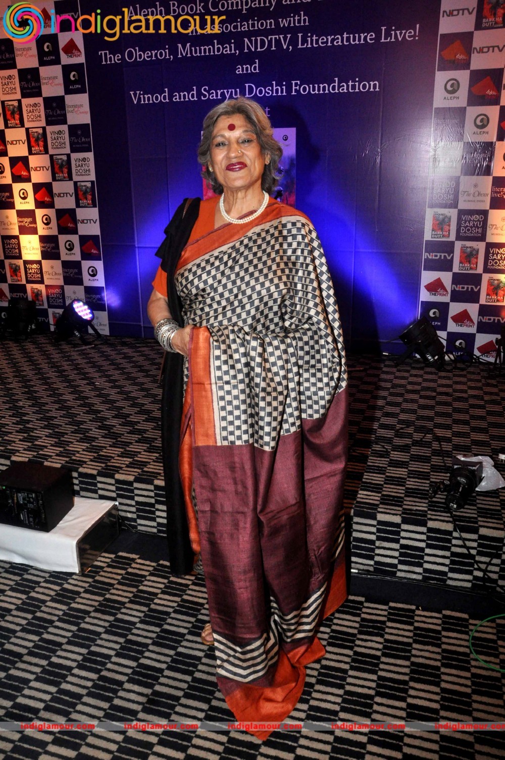 Kangna Ranaut Unveils Barkha Dutt The Unquiet Land Event hd photo