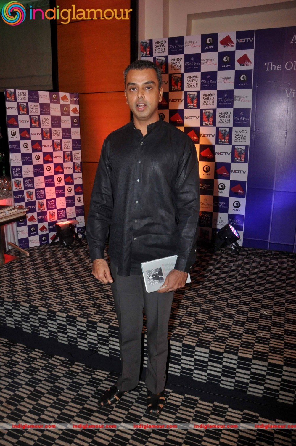 Kangna Ranaut Unveils Barkha Dutt The Unquiet Land Event hd photo