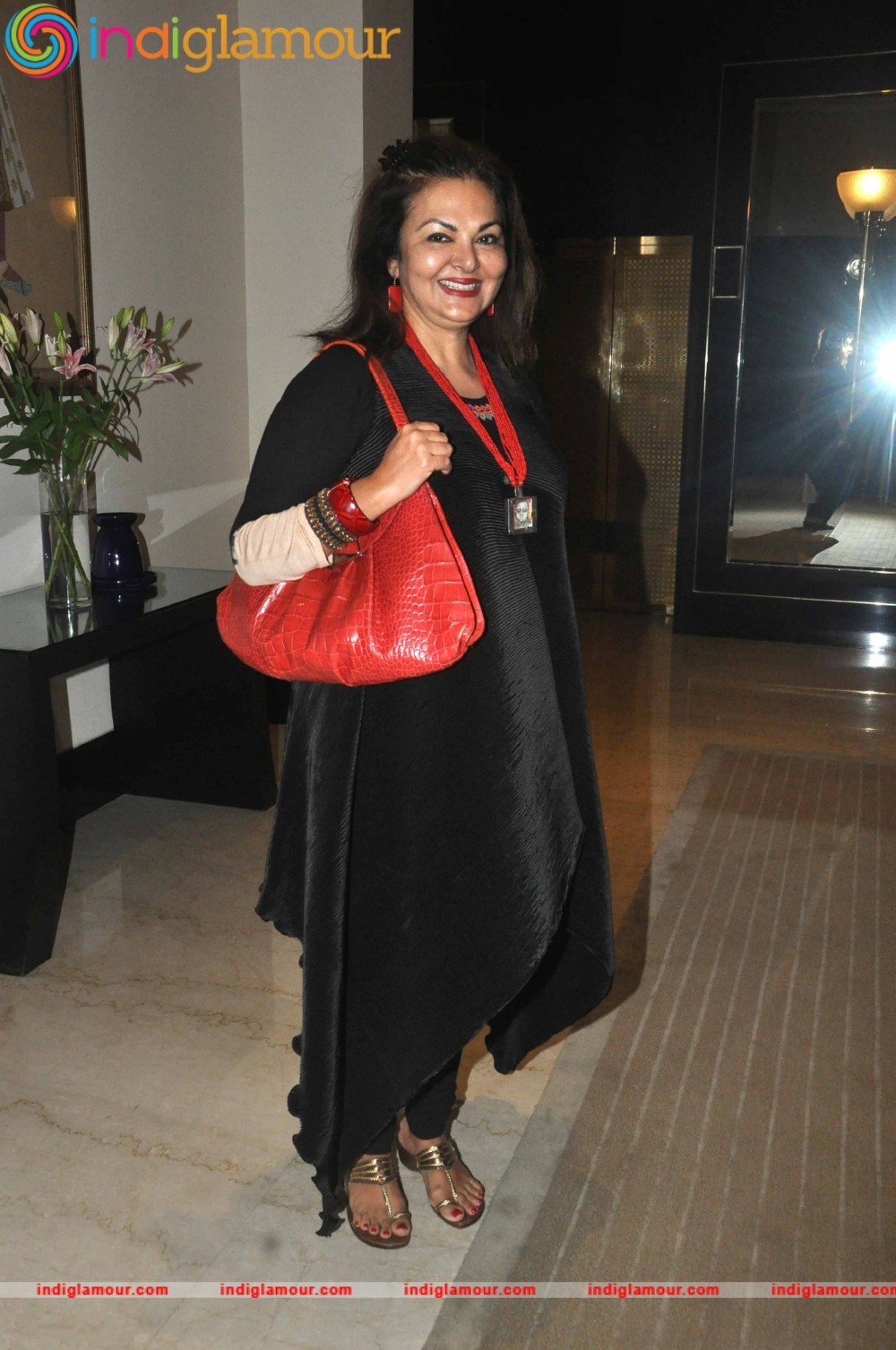 Kangna Ranaut Unveils Barkha Dutt The Unquiet Land Event hd photo