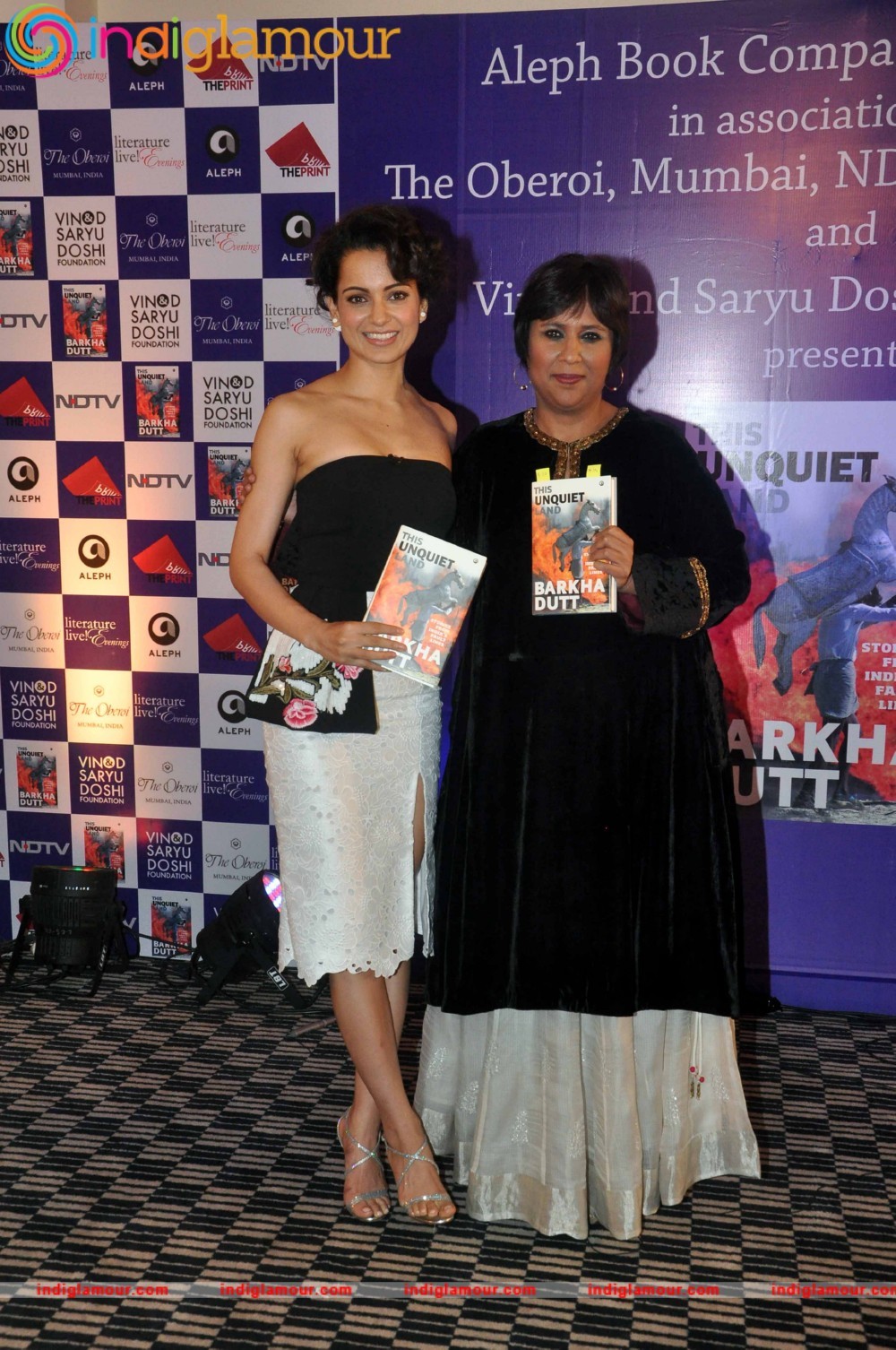 Kangna Ranaut Unveils Barkha Dutt The Unquiet Land Event hd photo
