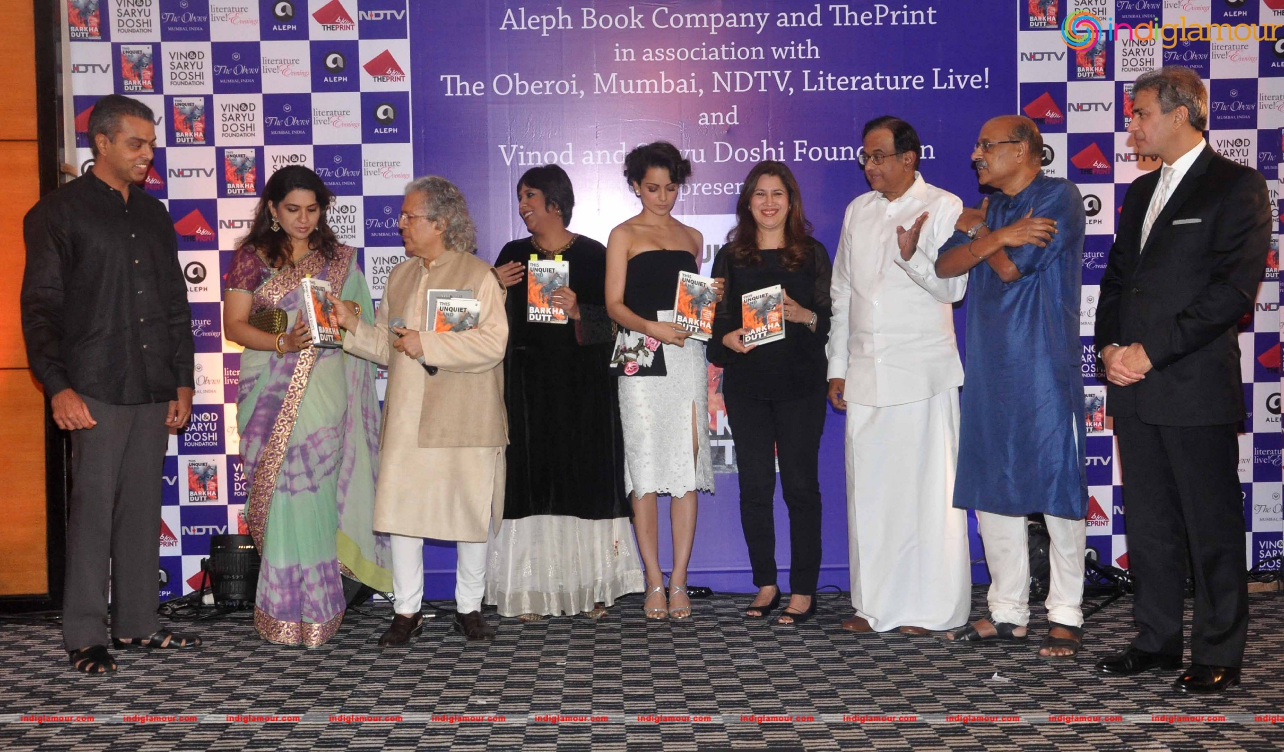 Kangna Ranaut Unveils Barkha Dutt The Unquiet Land Event hd photo